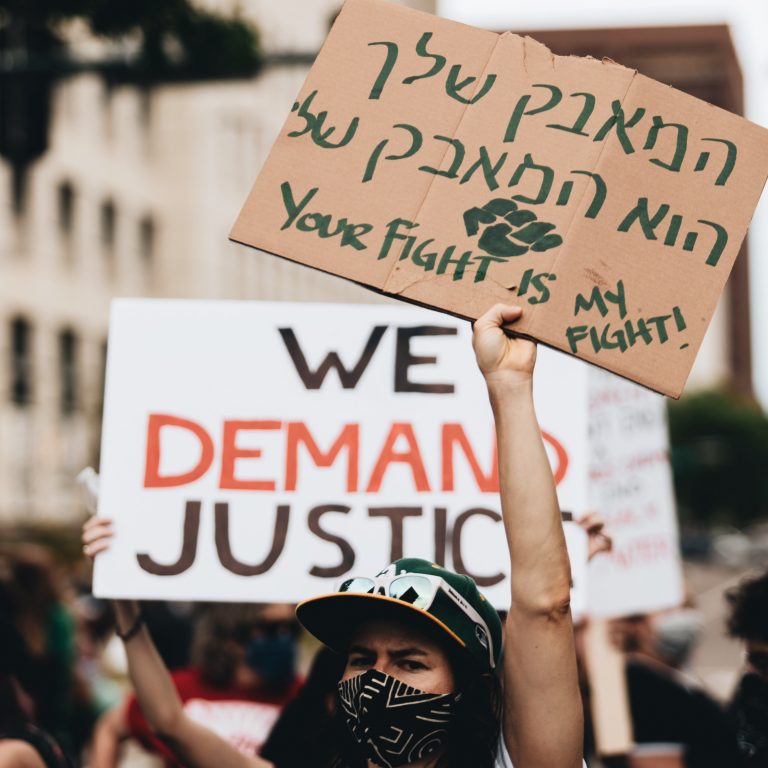 אמריקה בוערת| חלק 3- ההפגנות והיהודים